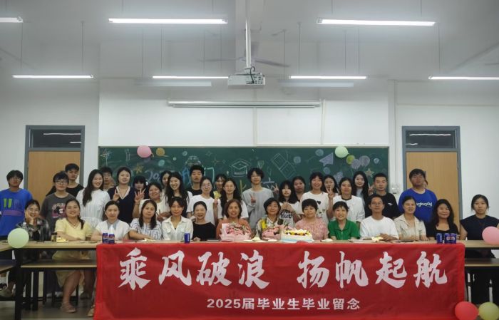 医路逐光，共赴新程：医事科技学院毕业座谈会的温情与力量