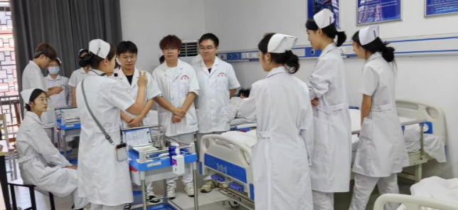 护理系开展岗前培训  筑牢实习生临床实践根基